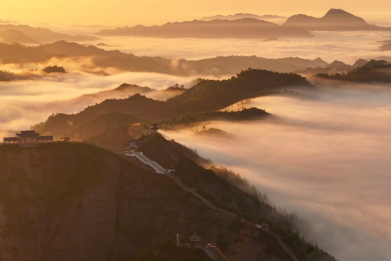ExploreGansu's tweet photo. 🌤️☁️Beautiful sky for a beautiful day!
🌅🤳An amazing sunrise over the Yunhua Mountain scenic spot in Xihe county, Longnan, #Gansu province, will brighten up your day! #CharmingGansu #GansuGlance #AmazingGansu https://t.co/D0SAQ9kErU