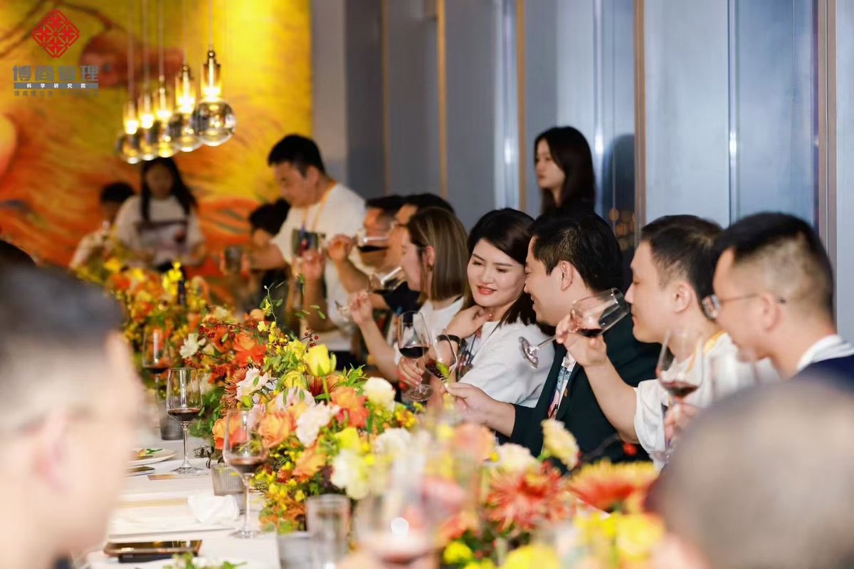 LKK Design and Bobosum Institute of Management Science jointly built the first "New consumption growth CEO class" finally started, full of energetic students, innovative courses, beautiful family banquet, let us become the king of the category together!