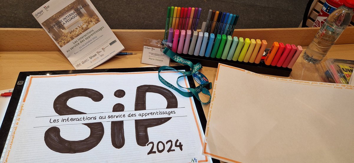 En place pour la semaine ! 
#SIP2024 c'est parti !
<a href="/PolePegase/">Pégase</a> 
<a href="/acgrenoble/">Académie de Grenoble</a> 
#sketchnote #facilitatricegraphique