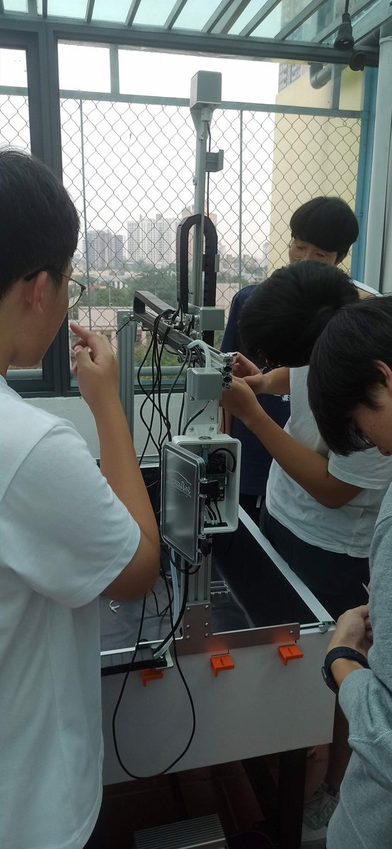 The Cliff tweet media