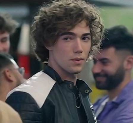 withumateo's tweet image. empezó siendo el típico chico malo y egocéntrico, su familia lo dejó de lado por seguir sus sueños y no ser como ellos y se enamoró de alguien a quien no le corresponde, vas a tener tu final feliz rey, t lo mereces!! Gracias por regalarnos a rey mateo🥺🧡 @matebelmonte #margarita