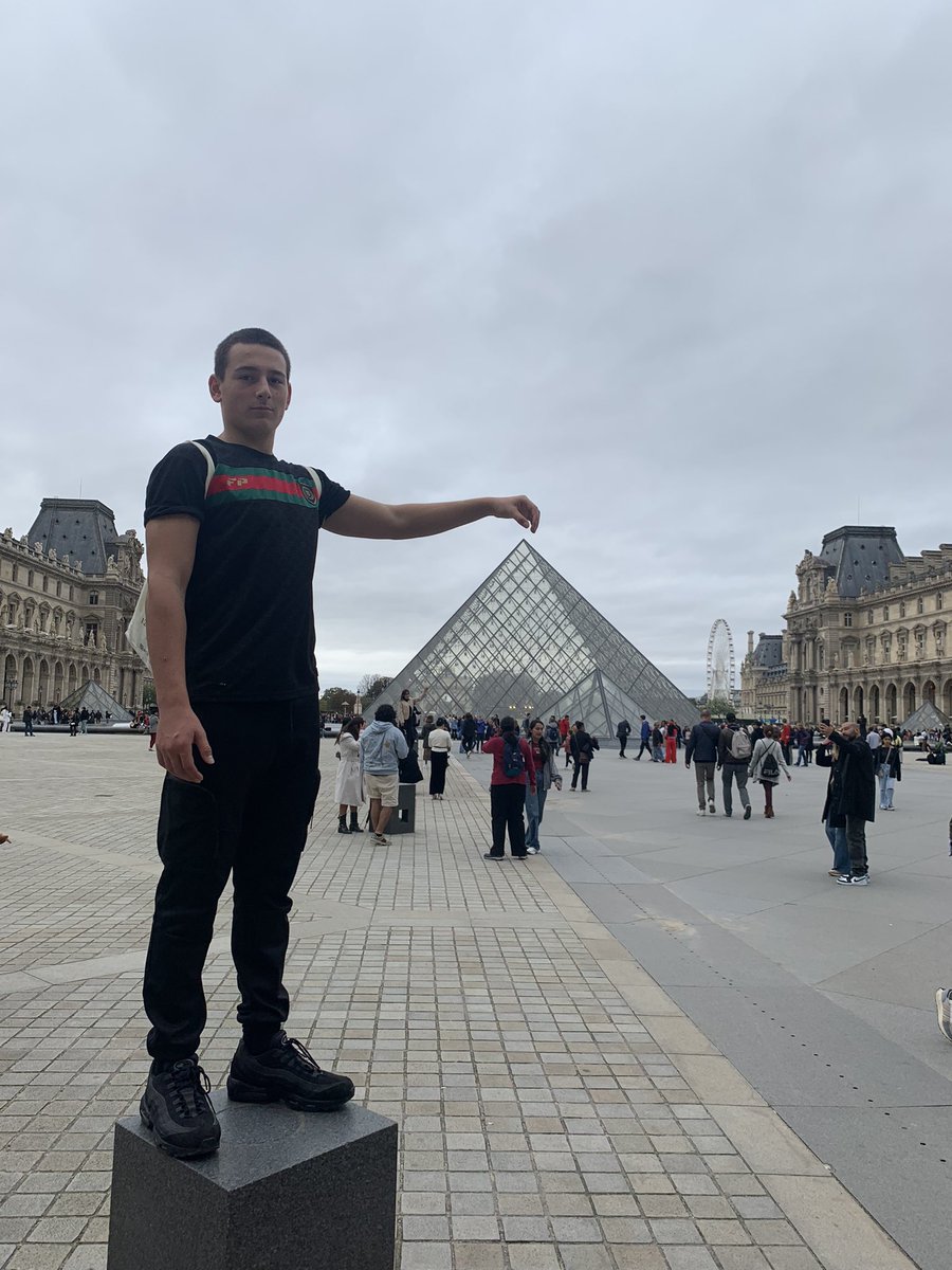 Senior Trips at Claires Court tweet media