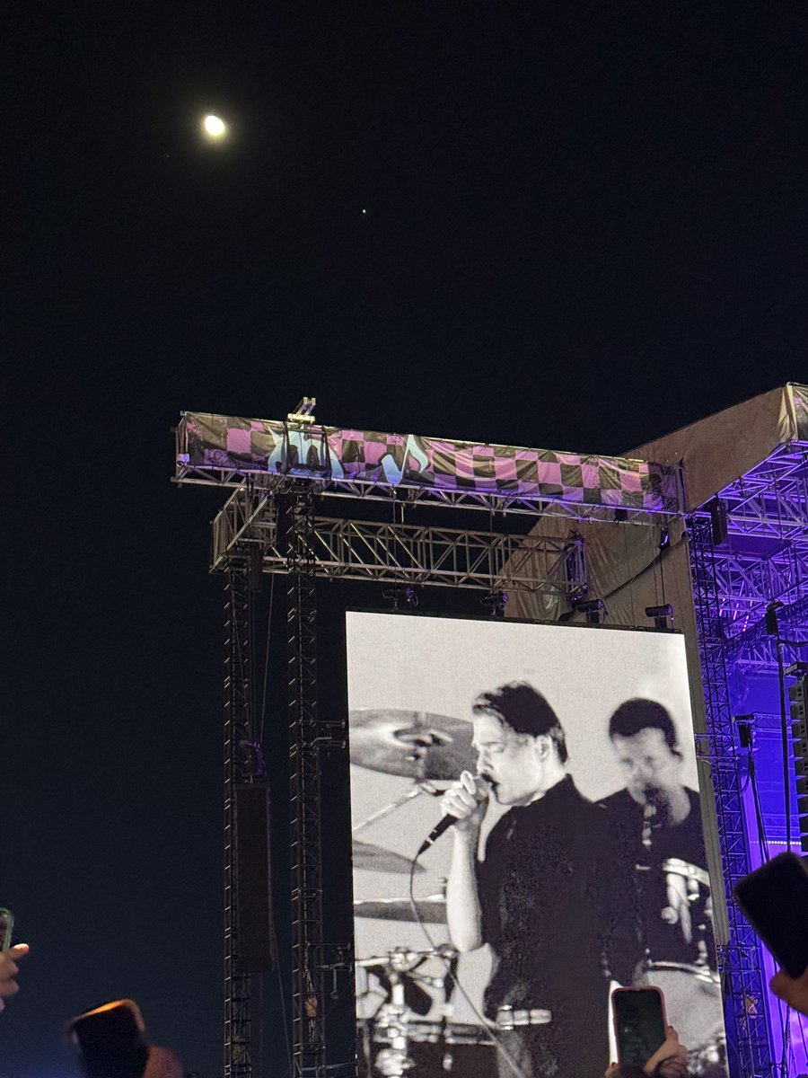 shelly19041904's tweet image. moon and star  #MCRWWWY2