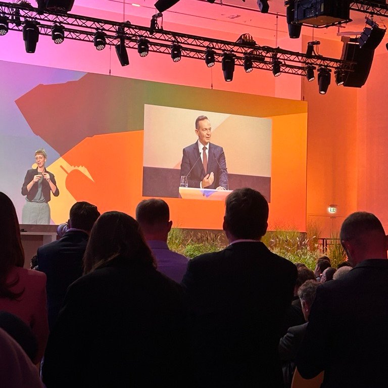 „Um weiter zu den führenden Wirtschaftsnationen zu zählen, muss Deutschland digitales Vorbildland werden.“ Bundesdigitalminister <a href="/Wissing/">Volker Wissing</a> eröffnete den #DigitalGipfel in Frankfurt &amp; betonte die Dringlichkeit einer „Digital-Only-Strategie“, um unser volles Potenzial zu entfalten.