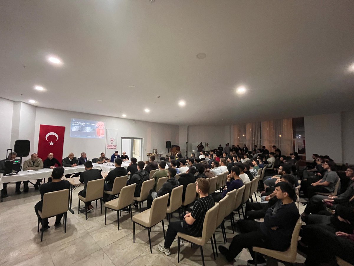 ErzurumKYGM's tweet photo. 📍İbrahim Hakkı Yurt Müdürlüğü 

    Yurt Müdürlüğümüze yeni kayıt yaptıran öğrencilerimizle uyum programı çerçevesinde bir toplantı yapıldı. Yurdumuz hakkında bilgilendirmeler yapılarak, yurt müdürümüz öğrenci taleplerini dinledi. https://t.co/KuOWhvhAED