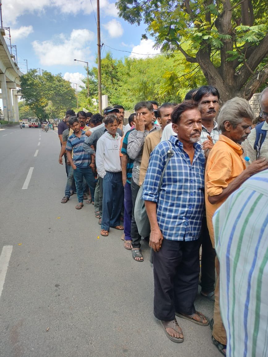 Proud of my Boys From #VivahaBhojanambu for Keeping up the Consistent Good Work ♥️
Anyone who is in difficulty for Food Please look up your closest #VivahaBhojanambu &amp; pick up a Food Packet for Free from our Restaurant..
Please pass on the word ♥️