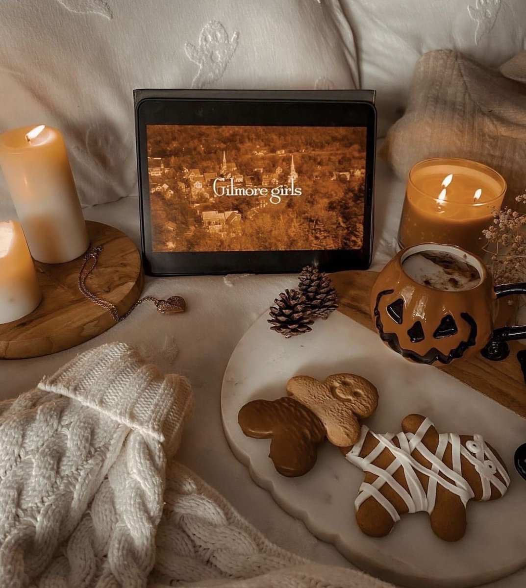 andreeafairy's tweet image. October days 🍂🎃🍁🐈‍⬛