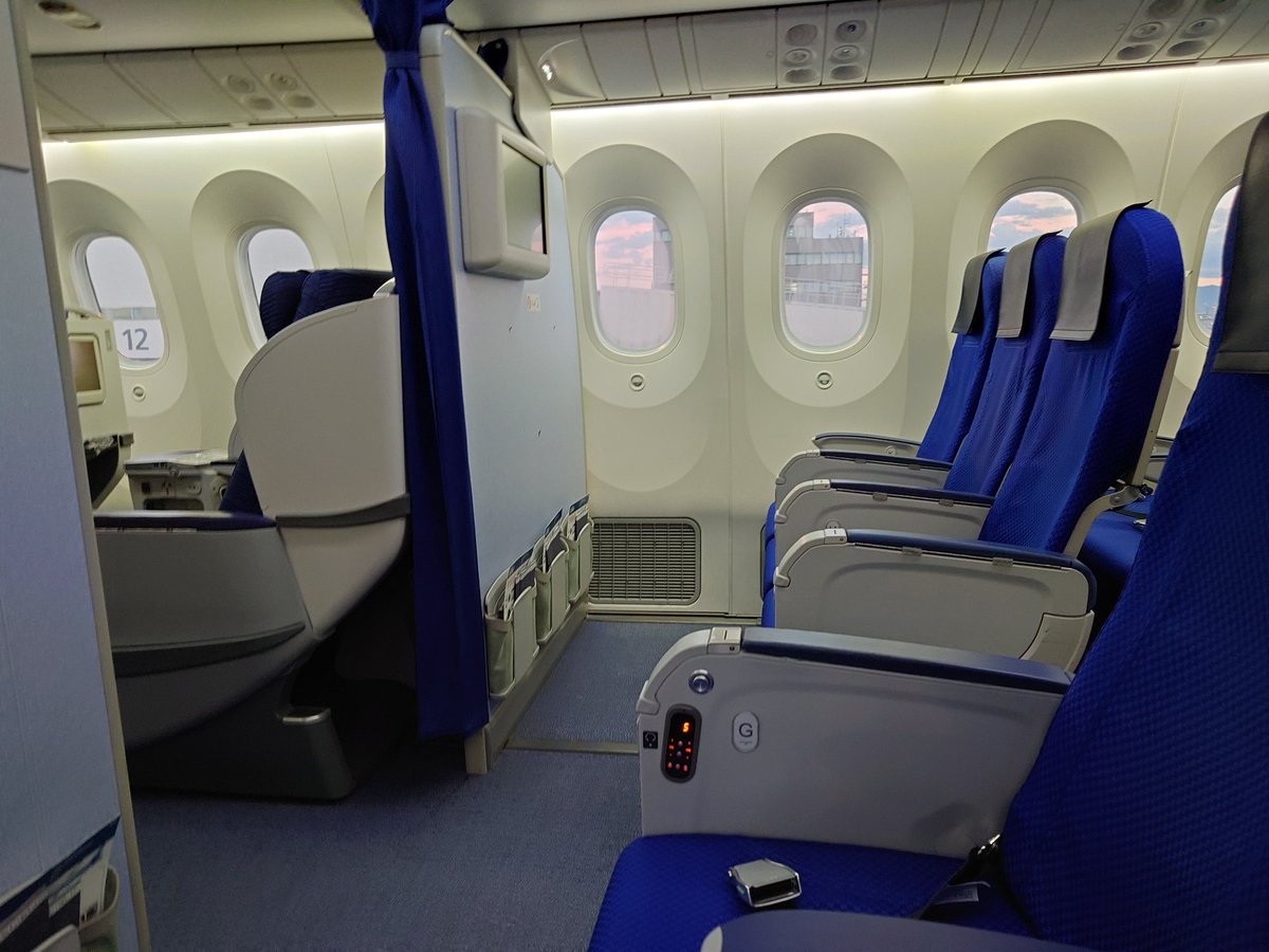 Yoshisan1017's tweet photo. 搭乗✈️
出発が10分遅れます💦
後1レグです☺️
#78P
#ANA https://t.co/bMgggZYh0m