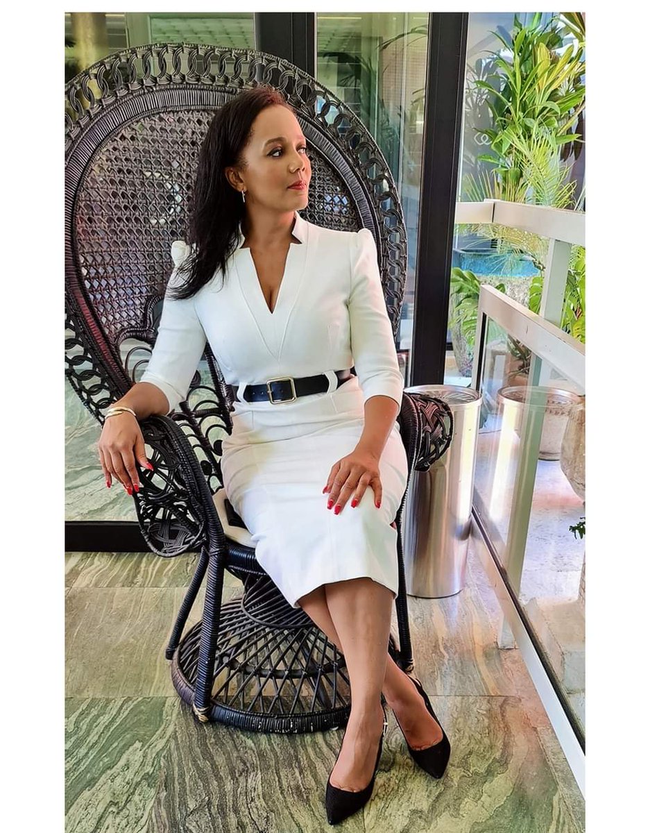 Stepping into the week with poise, purpose, and an unwavering commitment to the journey ahead. Every step forward is an opportunity to grow, connect, and make an impact.
#ProfessionalDevelopment #Growth #inspiration