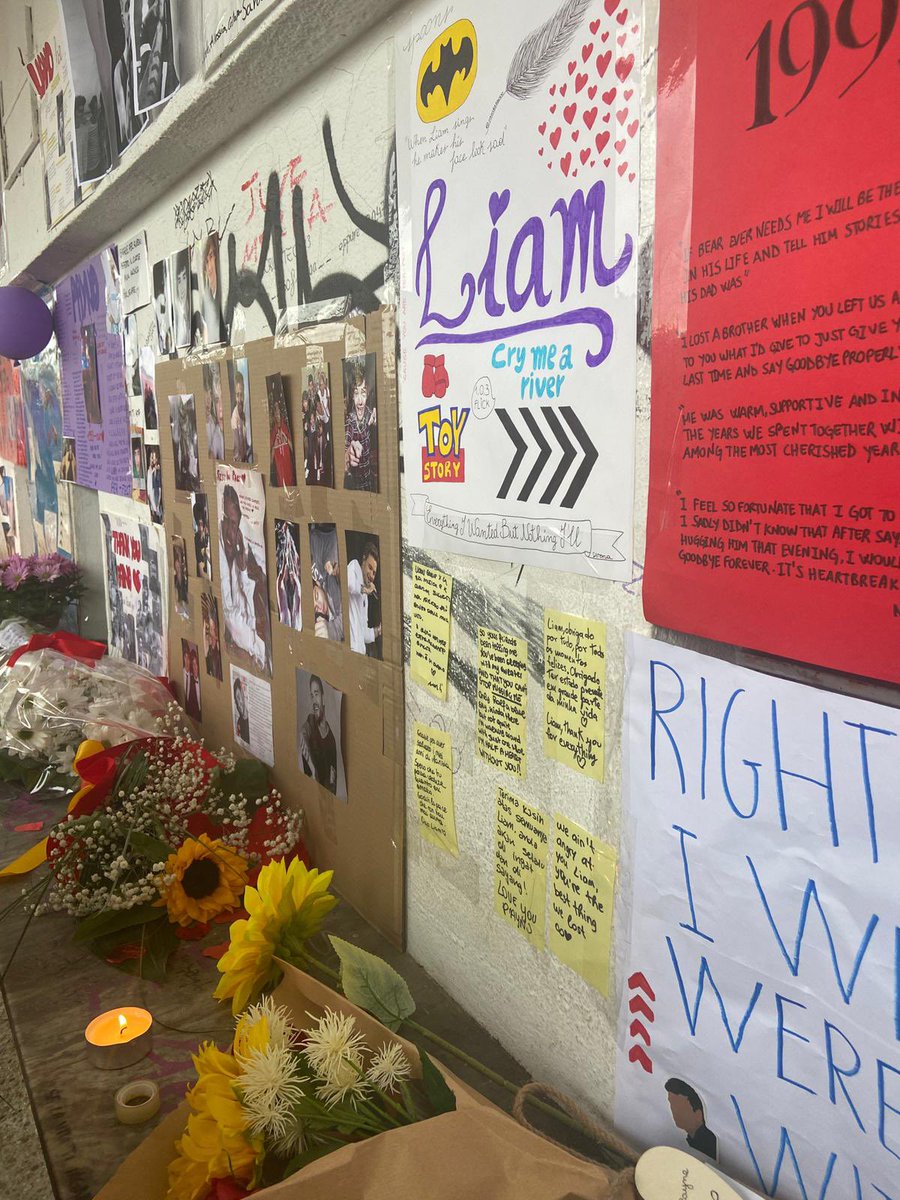 giada_love_'s tweet photo. Memorial of Liam in Turin…share this and not his stolen photo…be respectful #LiamPayne #liampaynedeath #LiamPayneForever #directionerforever Liam’s body @onedirection @RuthPayne0990 @NiallOfficial @zaynmalik @LiamPayne https://t.co/Y01OxlwzLO