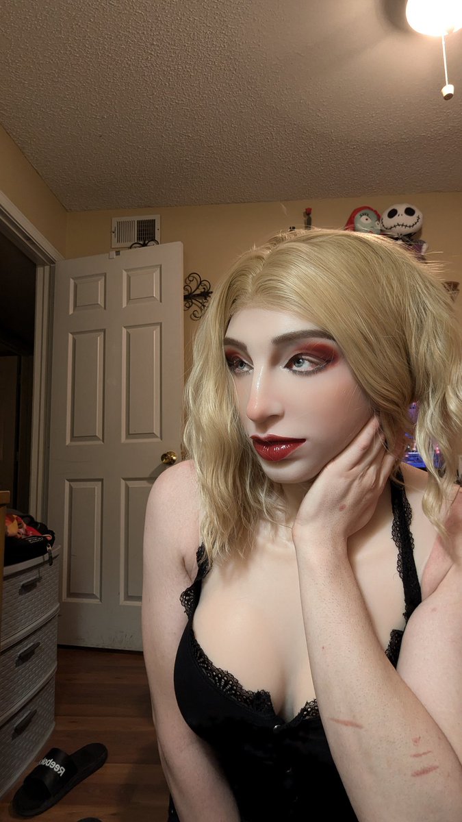 ⚛️ Sissylicious Alice Crystal 💜 tweet media