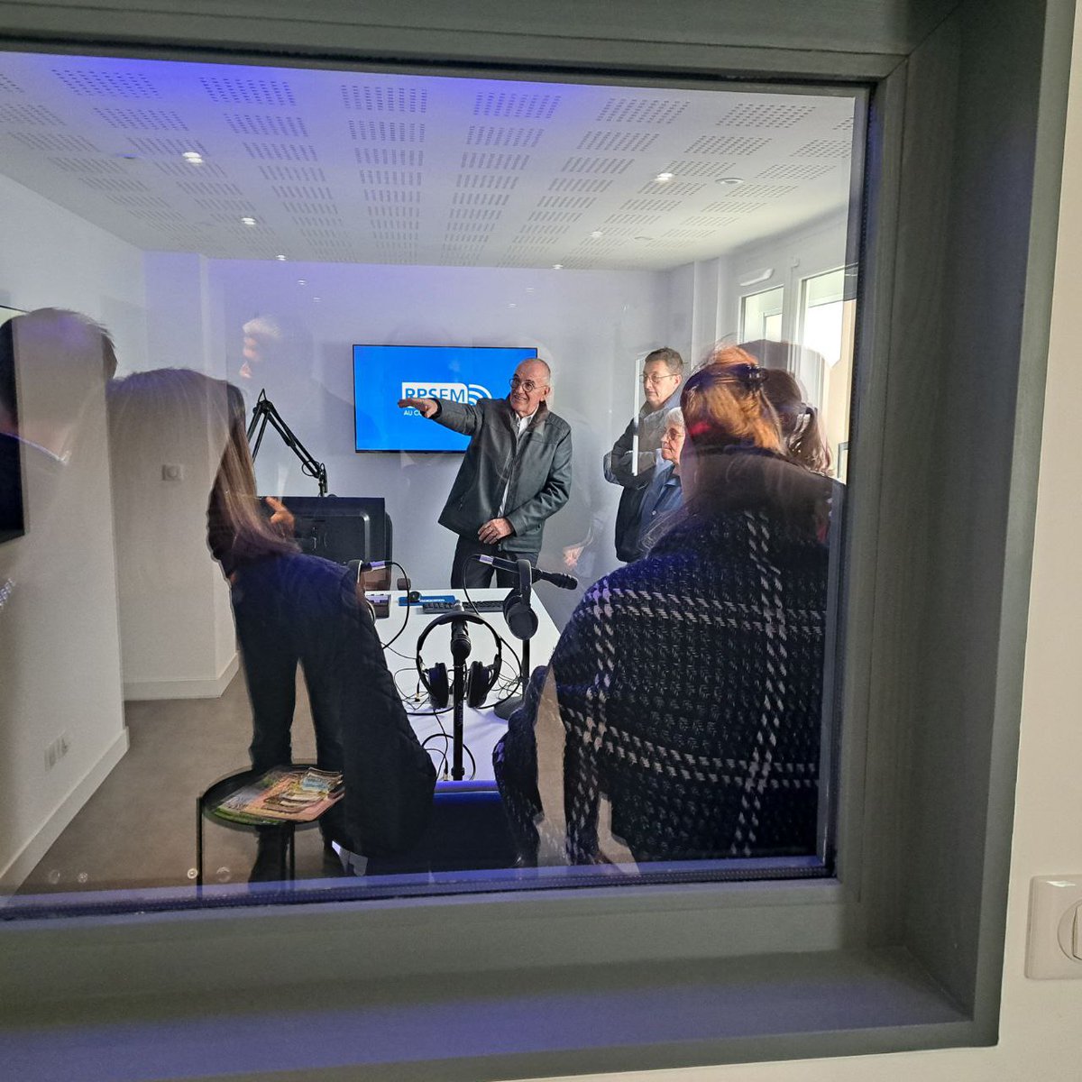 🎉📻 Inauguration des nouveaux locaux de <a href="/radiorpsfm/">RPSFM</a>  à #NoyantVillages ! Un moment fort pour le développement de la radio locale et pour le rayonnement de l'Est du département. L'occasion d'échanger sur les enjeux du #PLF2025 et de la baisse d'1/3 du Fond de Soutien à