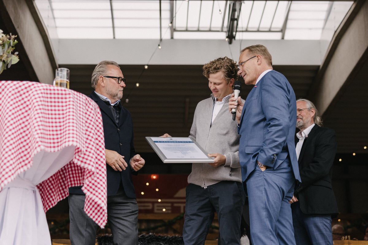120 Jahre Rudolf Peter und Sohn GmbH 

Die Handwerkskammer gratuliert herzlich zum 120-jährigen Bestehen der Firma Rudolf Peter und Sohn GmbH! 

Mehr Infos unter: handwerk-owl.de/artikel/rudolf…