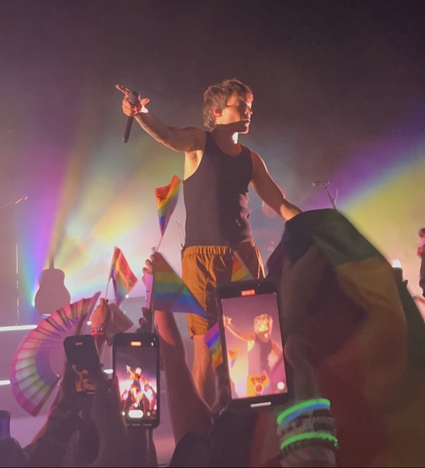 louieslovebot tweet media