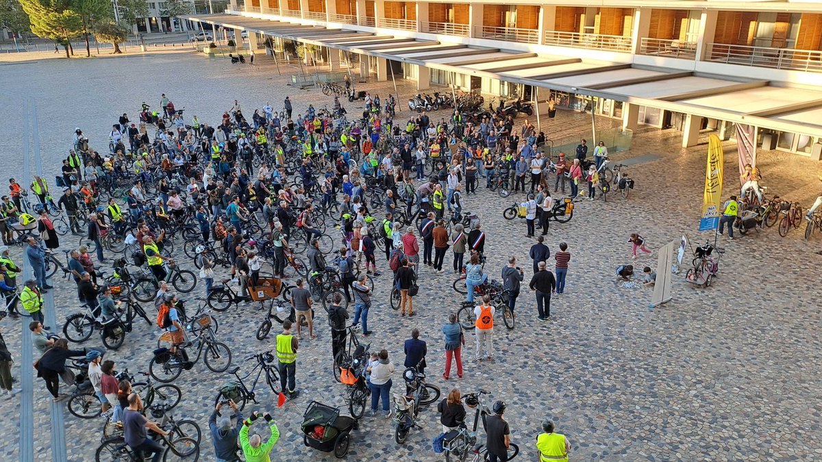 Ce week-end, la France s'est unie pour dire #StopViolencesMotorisees. Nous appelons le <a href="/gouvernementFR/">Gouvernement</a>  à agir pour 0 tué et 0 blessé grave. Sanctions, aménagements sécurisés, budget vélo, comité interministériel : agissons et sortons du déni !
👉 urlr.me/pjKFD