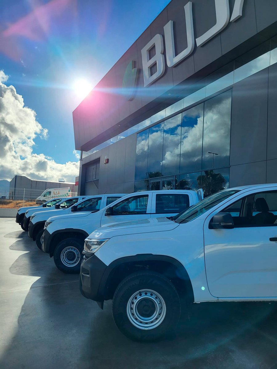 Lote de #Volkswagen #Amarok  preparado para servir a nuestros clientes ✅

Con un motor robusto, tracción 4x4 y diseño sofisticado, es la pick-up perfecta para dominar cualquier terreno con elegancia y rendimiento 🔝

#pickup #todoterreno #4x4 #alquiler #renting #vehiculo #road