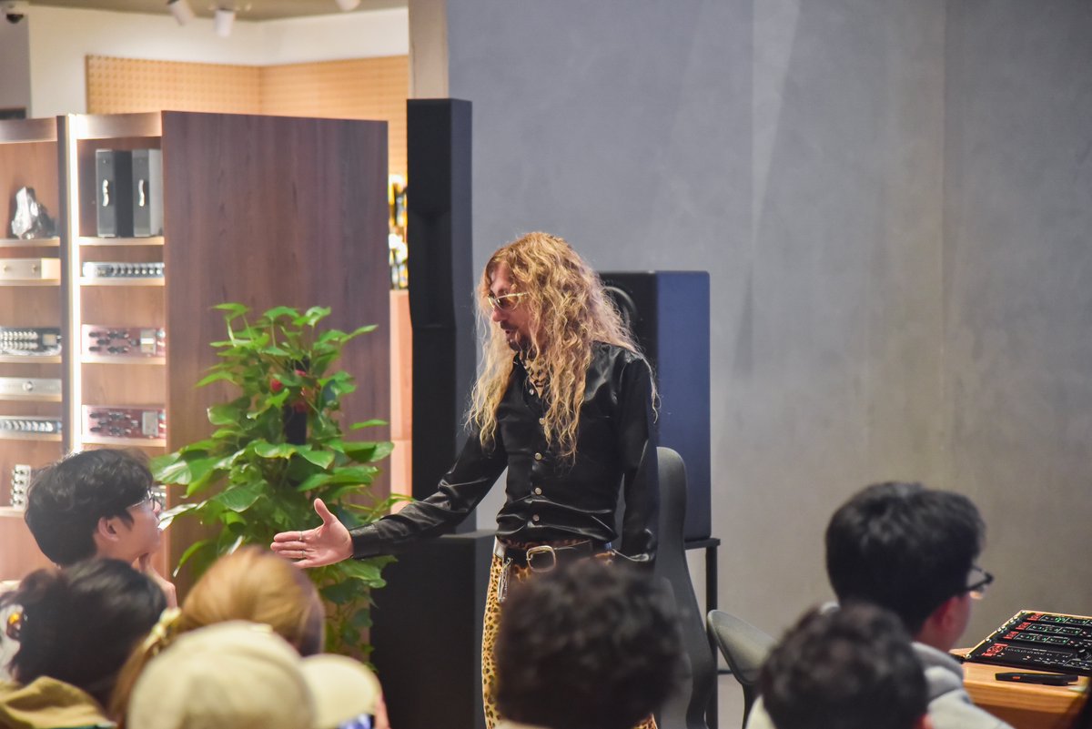 AudioDong's tweet image. Ding Dong Audio: Analog mixing collides with Digital Plug-ins with @Dangerous_Music &amp;amp; MusicMarketing