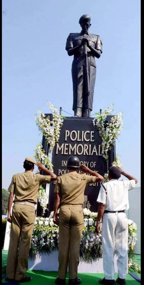 "पुलिस स्मृति दिवस पुलिस बलों की प्रतिबद्धता, बहादुरी और निस्वार्थता की याद दिलाता है , उन वीर जवानों की शहादत को सलाम करने का दिन है जिन्होंने कर्तव्य पालन में अपने प्राणों की आहुति दी। उनका साहस और बलिदान हमें हमेशा कर्तव्यनिष्ठा की प्रेरणा देता रहेगा।"  #पुलिसस्मृति