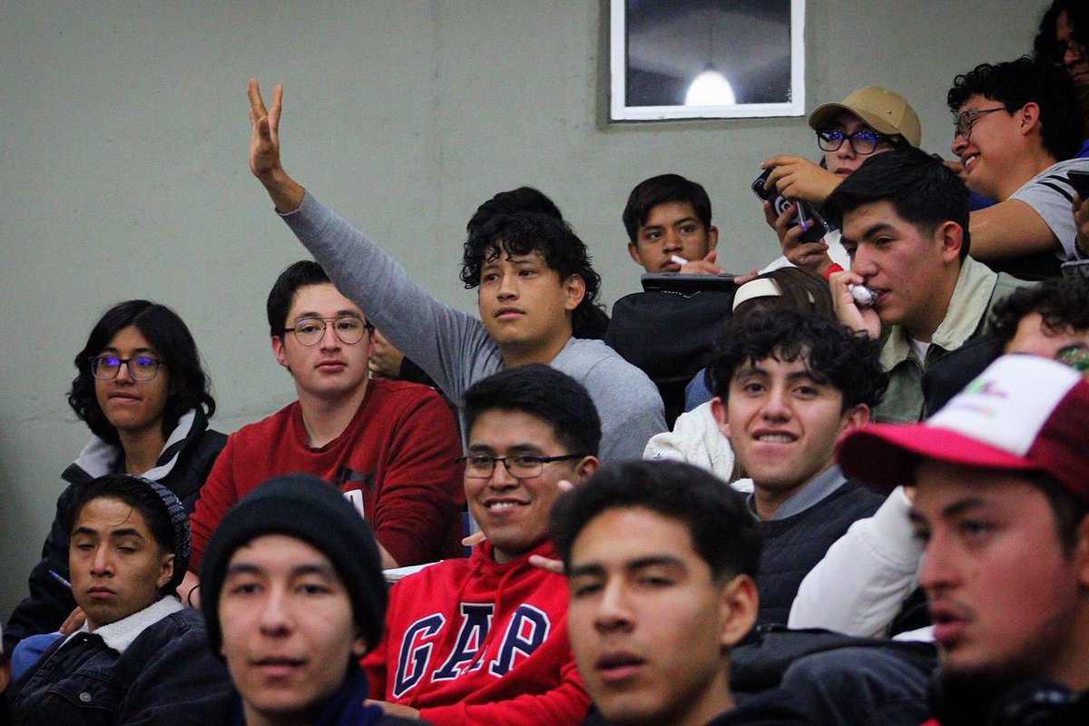 A_Encinas_R's tweet image. Me dio mucho gusto encontrarme con académicos y estudiantes de la @FES_ACATLAN @UNAM_MX!

Participé como conferencista magistral en la inauguración del XV Seminario Internacional sobre Desarrollo Regional, que este año se reune para discutir el tema &quot;La gran región urbana del…