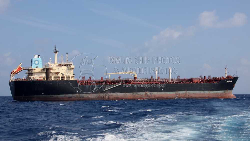 Shipguru's tweet photo. #Libyan #GNMTC #oilproducts #tanker #ANWAAR_LIBYA #anchored #offshoreMalta - 28.10.2011 - https://t.co/nfgboxc3g3 - NO PHOTOS can be used or manipulated without our permission @GNMTClibya @ShipsInPics @Rich_Ships @worldshipsoc @ShippingMag @ShippingWatch @Shipping_Herald https://t.co/GF2vYl7tAz