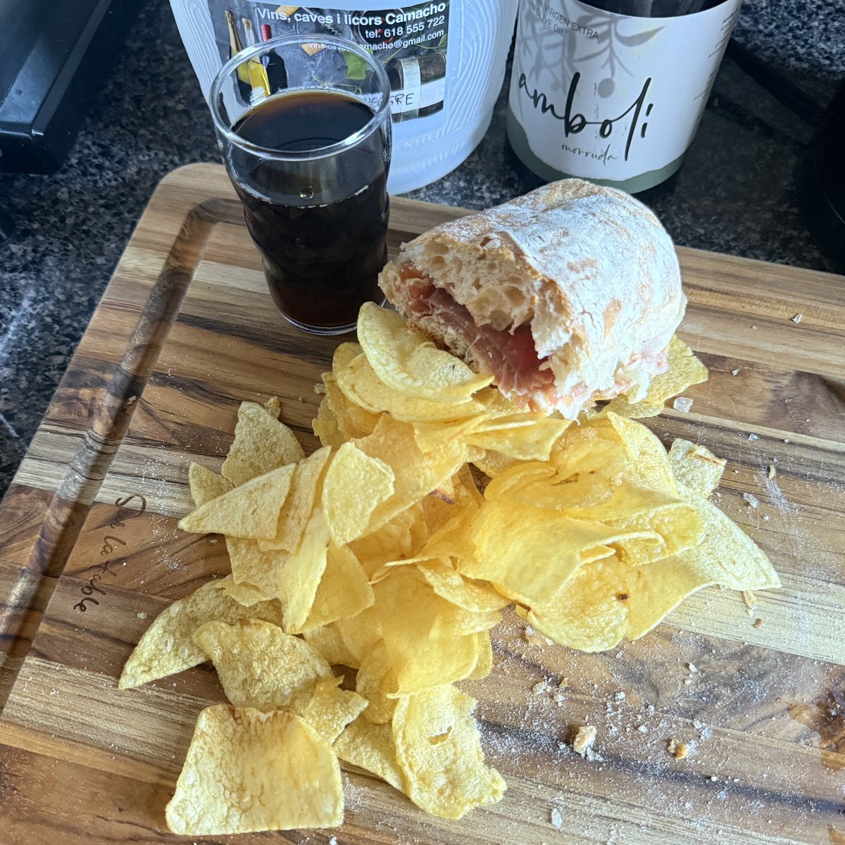 faceofmunchies's tweet photo. un bocadillo y el último de mi vermut https://t.co/664IWxeuV2