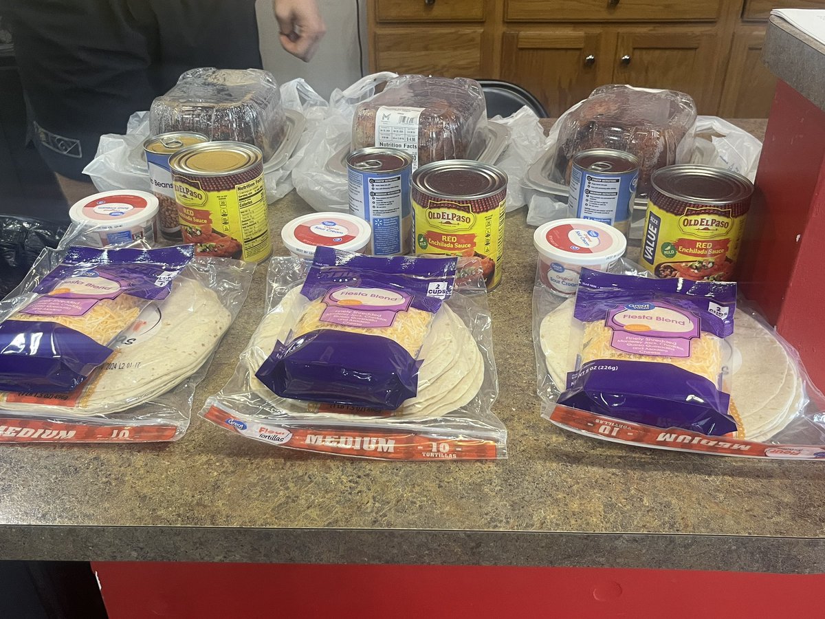 MPGbaseball's tweet photo. 👨🍳Meal Prep # 4👨🍳
🍽️ Chicken Enchiladas 🍽️
#PostGradBaseball #MPGBaseball #PostGard #GapYear #LifeSkills https://t.co/9f5ZEngcJY