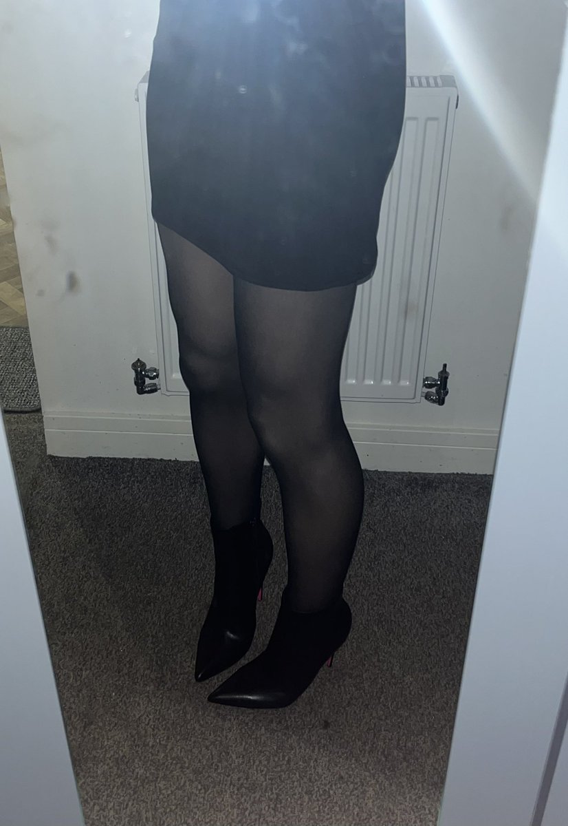 redlump's tweet photo. quick mirror pics in my boots 🖤
#femboy #trap #sissy #tights #pantyhose #legs #skirt #giaro #highheels #heels #boots #mirrorpic https://t.co/kL8HxAEFUQ
