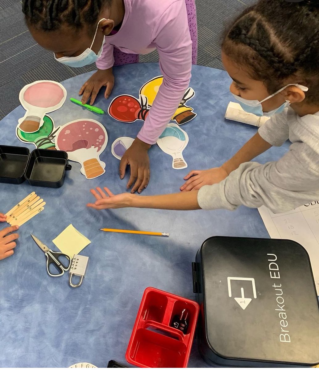 Happy Manitoba School Library Day! Our students love all that our library has to offer. Great programming, a beautiful collection of books and resources, technology, making, STEAM, media literacy, and more! 📚 💻