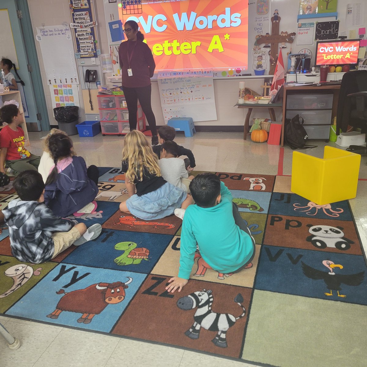 StGabWings's tweet image. Students at @StGabWings are loving their new learning carpets, all thanks to the support of @cambridgebingo! 🎉📚 #LearningInComfort #ThankYou