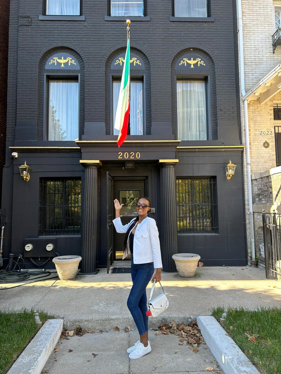 CrisObamaO's tweet photo. Nuetra Miss Mundo ha llegado a Washington Dc de camino hacia México. Desde la Embajada de Equatorial Guinea en #DC colaboramos para que su trayectoria sea agradable y se la extiende la suerte! 🇬🇶🇬🇶🇬🇶👍👍👏👏👏🌷🌷🌷 https://t.co/e257UBBpCm