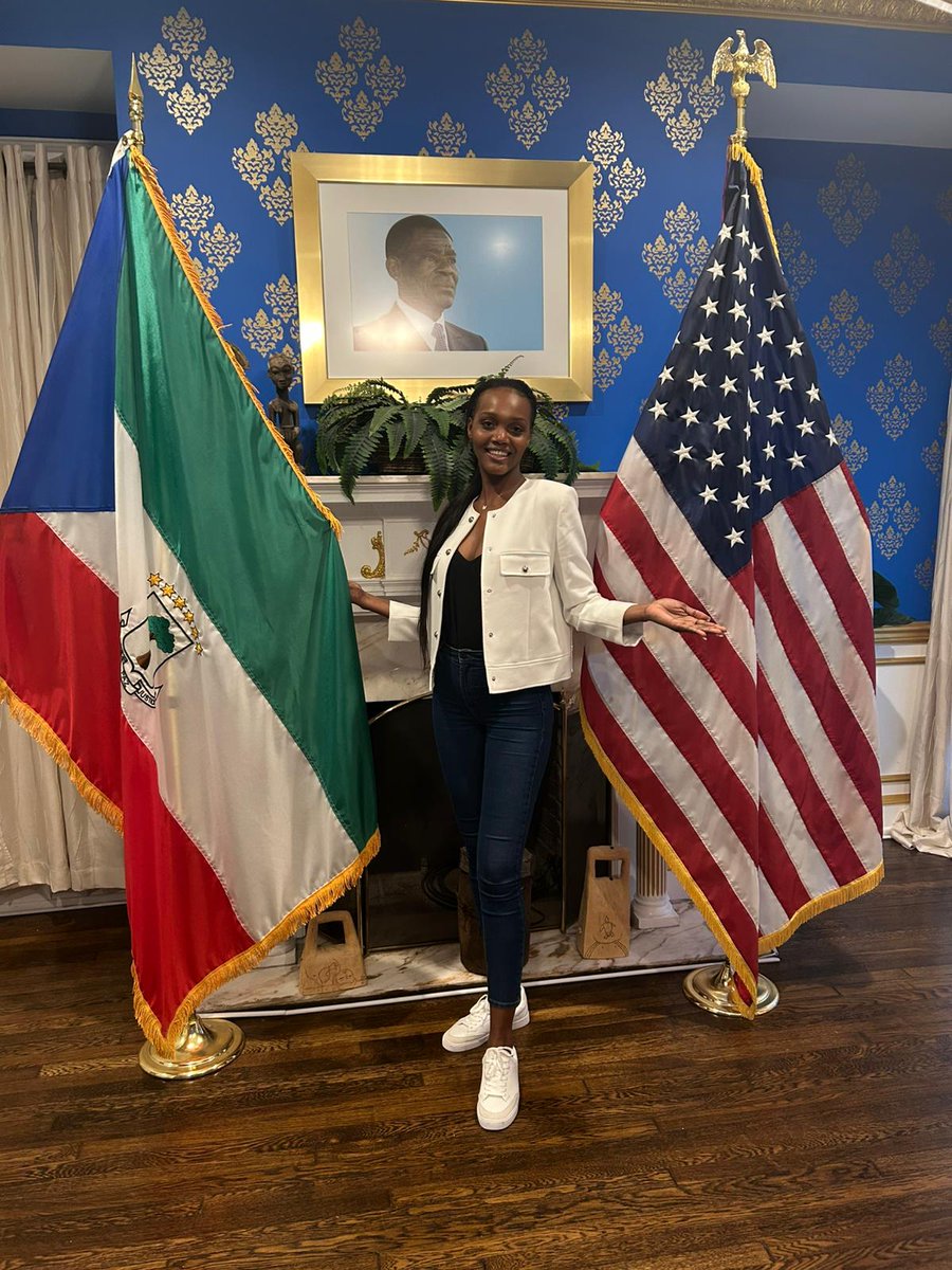 CrisObamaO's tweet photo. Nuetra Miss Mundo ha llegado a Washington Dc de camino hacia México. Desde la Embajada de Equatorial Guinea en #DC colaboramos para que su trayectoria sea agradable y se la extiende la suerte! 🇬🇶🇬🇶🇬🇶👍👍👏👏👏🌷🌷🌷 https://t.co/e257UBBpCm