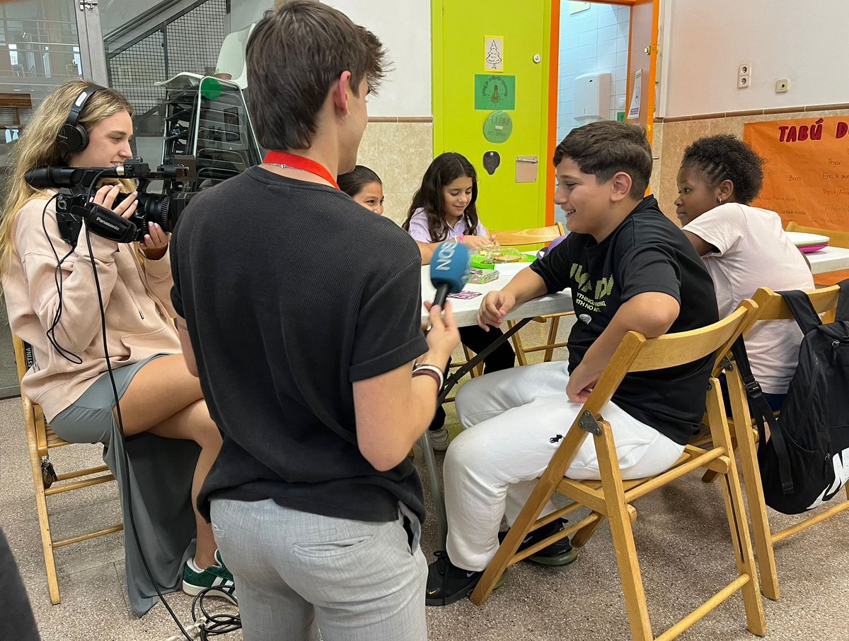 Fa uns dies van visitar-nos l'Enric i l'Annabel, dos periodistes de <a href="/bdncom/">Badalona Comunicació</a>, i van compartir l'espai de berenar amb els infants de #CentreObert de primària. 

Si voleu saber com va anar la tarda, no us podeu perdre la notícia que han publicat! 👇
bdncom.cat/notice/la-fund…