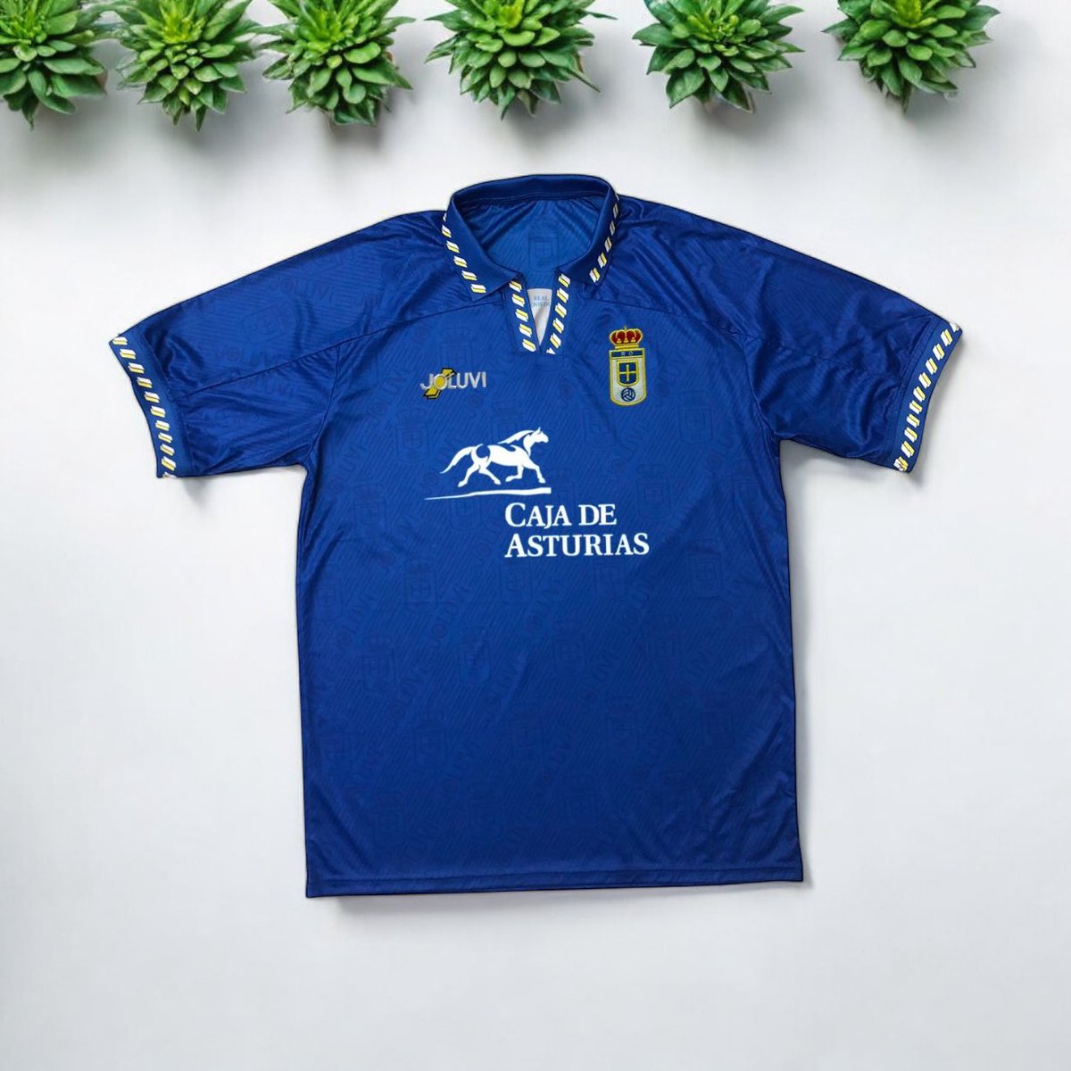 Mis amigos de <a href="/futbasketcamis4/">Camisetas Futbol y NBA</a> lanzan  SORTEO de una camiseta muy icónica del #RealOviedo. 

Si la queréis tan fácil cómo RT y seguir su cuenta. En cuanto lleguemos a 600 Rt's damos cierre de plazo. Suerte Oviedista! 🍀
