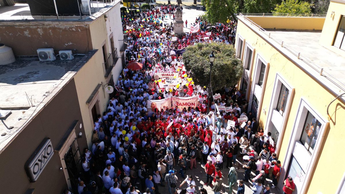 Al más puro estilo del 2010, vuelve tufo a ultraje de autonomía de la <a href="/UJED_Oficial/">Universidad Juárez del Estado de Durango</a>. ¡Alerta, comunidad de la máxima casa de estudios! ¿Cuantos universitarios realmente hay en ese contingente de Ramón García? Hay infinidad de jóvenes acarreados del CCH y la Prepa Diurna. #Durango
