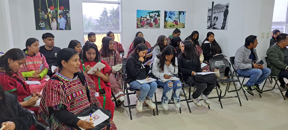 Con gran entusiasmo el fin de semana se impartió la primera parte del taller de textos en lengua triqui, impartido por el Dr. <a href="/fidelhernandeez/">Fidel Hernández M.</a>, con más de 40 participantes, entre ellos estudiantes del #IEBO, normalistas de la #ENBIO y profesores.
