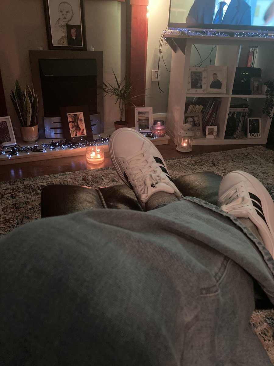 suzeewong's tweet image. #bankholidayvibes #chillaxin' 🎃🔥 
"Talking like we used to do, It was always me and you...." #randomlyrics @vancejoy