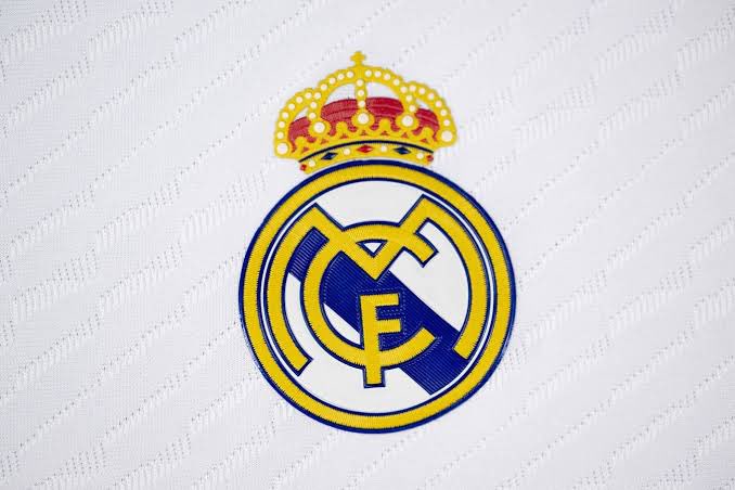 choquei's tweet photo. 🚨VEJA: Após cancelar um voo para 50 pessoas, o Real Madrid enviou uma nota para a agência de notícias AFP:

“Se os critérios do prêmio não proclamam Vinicius como vencedor, esses mesmos critérios deveriam proclamar Carvajal como vencedor. Como isso não ocorreu, é óbvio que o Ballon d'Or-UEFA não respeita o Real Madrid. E o Real Madrid não vai aonde não é respeitado". #BallonDor