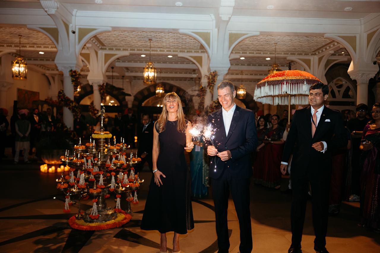 Sidhant Sibal on X: "Spanish PM Sanchez celebrates Diwali in Mumbai  https://t.co/10h9kZP9ez" / X