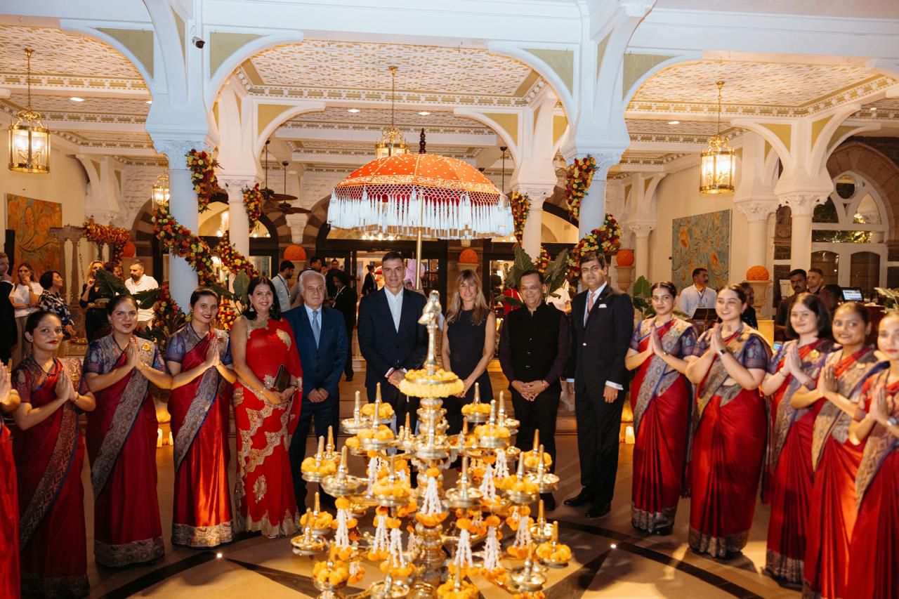 Sidhant Sibal on X: "Spanish PM Sanchez & his wife at Mumbai Diwali 🪔  celebrations yesterday https://t.co/gIMLokiHsi" / X