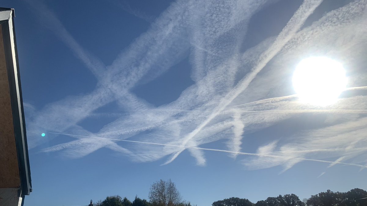 kobmakeup's tweet photo. @BGatesIsaPyscho It’s really awful… #chemtrails https://t.co/U01XqNl58Q