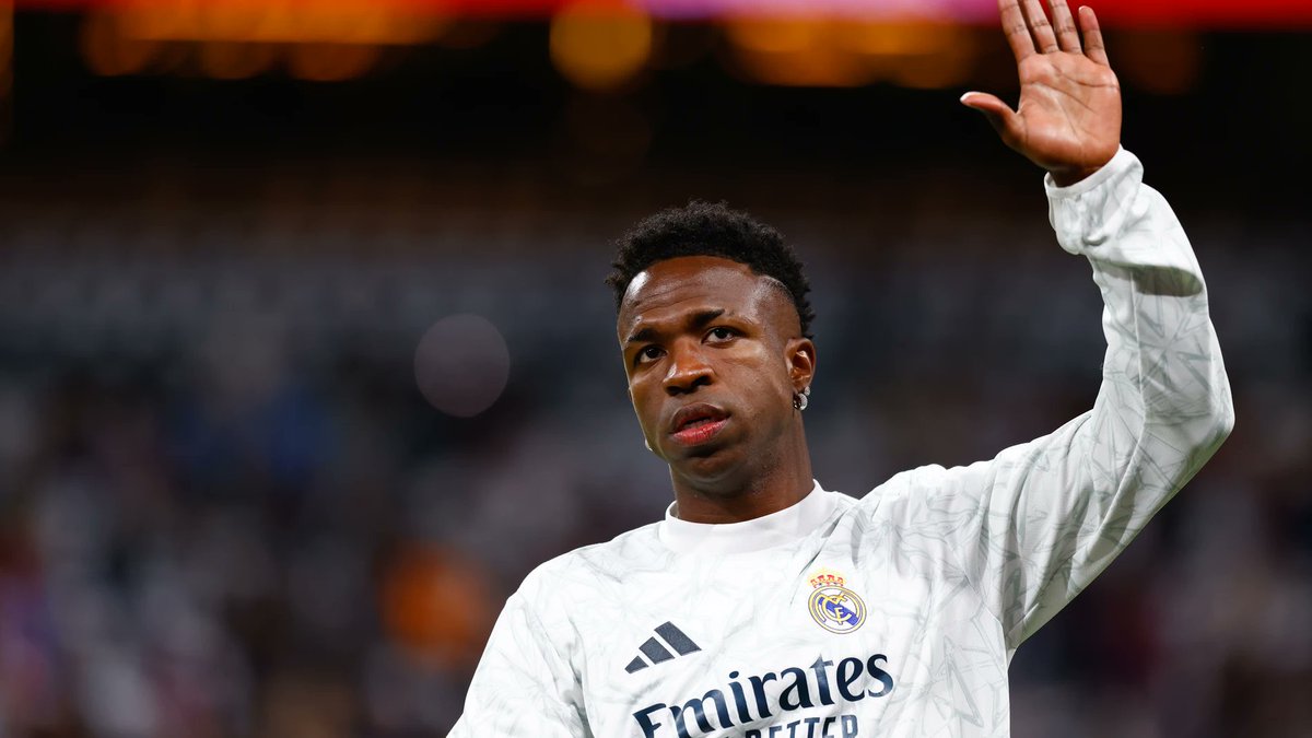 Hay que dar ejemplo a los niños.

Quedar segundo en algo es para sentir orgullo, no vergüenza. Desde hace años, veo que a estas galas del Balón de Oro solo va el ganador. El que queda segundo, muchas veces no acude. El ejemplo que se da a los pequeños y a la sociedad es nefasto.