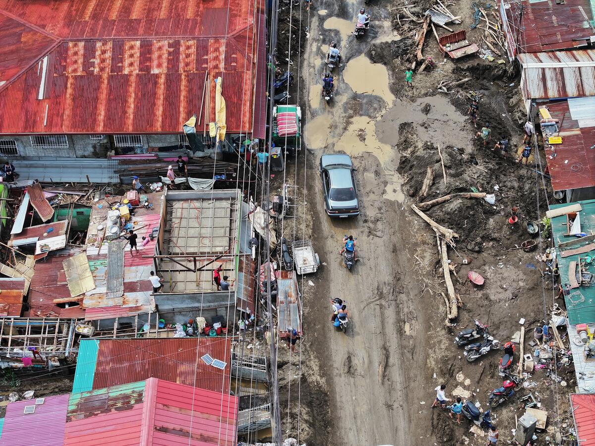 save_children's tweet photo. Storm Trami, one of the strongest to hit the Philippines this year has disrupted learning for over 19M students.
This adds to a year of climate-induced disasters that has also seen schools close due to extreme heat.
We need #ClimateAction now to protect children. #SaveTomorrow https://t.co/3QqGiD3dXj