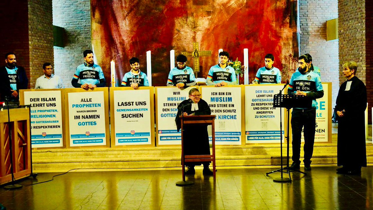 PresseAhmadiyya's tweet photo. Imam und Theologe der @AhmadiyyaDE, Herr Mahmood Ahmad Malhi (@MalhiAmj) , sowie Mitglieder der @Ahmadiyyakoeln haben an der christlich-muslimischen Begegnungsfeier in der Lutherkirche in Köln teilgenommen. https://t.co/Itmkk2TExA