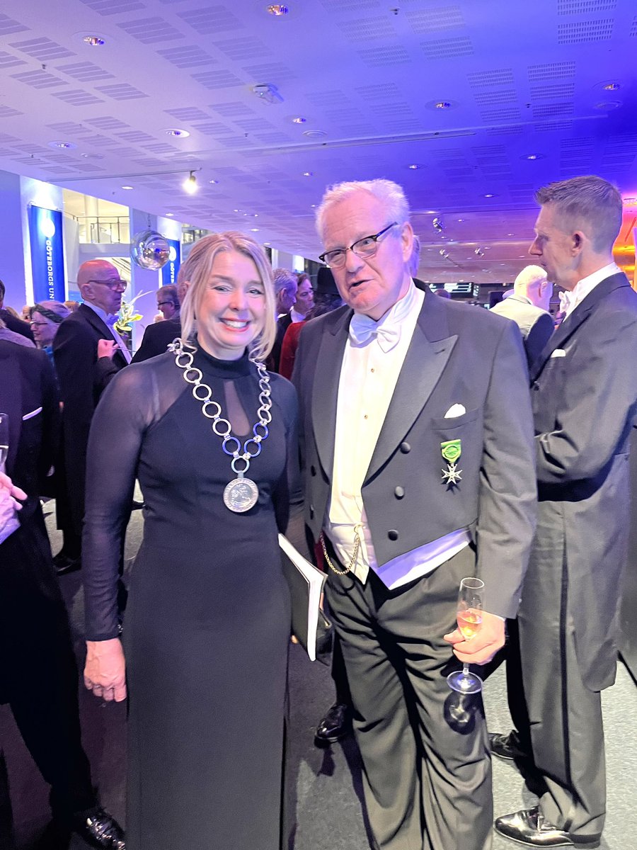 RHornquist's tweet photo. Grattis Göteborgs Universitet, med rektor Malin Broberg, till årets doktors promotion. Hela 160 nya doktorer samt 11 heders doktorer promoverades. Vilken fin ceremoni med efterföljande middag! Men främst stort grattis till alla nya doktorer!!!!! https://t.co/Xn8xhB5Acw