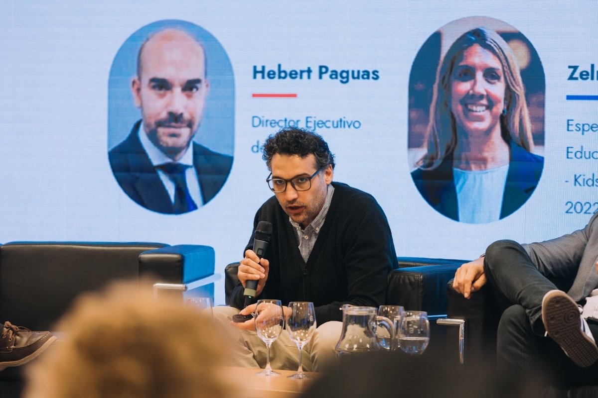 🗣️El evento "Jornada de Innovación: IA y Ciudadanía Digital para Educadores" fue organizado en el marco del programa de ciudadanía digital de Google, "Sé Genial en Internet", en colaboración con UNESCO y el Grupo de Ciudadanía Digital.

📚💡 Zelmira May, Especialista en Educación