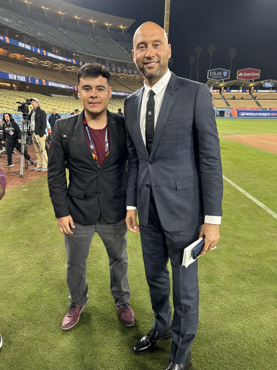 LuisGilbertLop's tweet image. Derek Jeter lanzará la primera bola en Yankees Stadium 
Una foto con la leyenda de los Yankees ⚾️🙌🏻