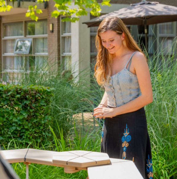 Studenten opleiding Ruimtelijk vormgeven maken bijzonder werk voor Vitalis Woonzorg Groep! Projectsamenwerking: #MEDITESMARTPLY #TEAMLEWIS Lees meer: sintlucas.nl/nieuws #ruimtelijkvormgeven #duurzaammdf #duurzaamproject