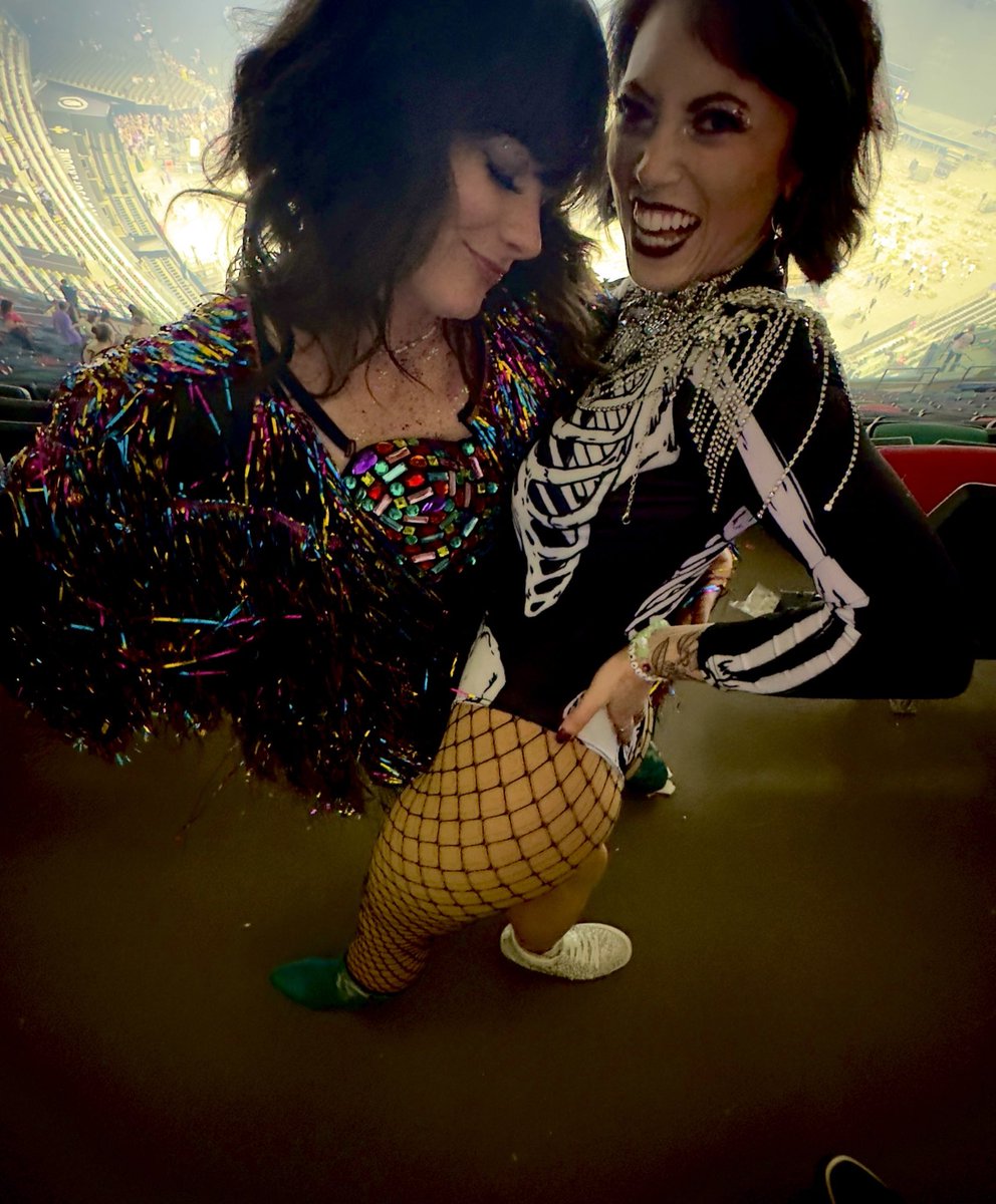 This night is sparkling, don't you let it go✨

#eras #ErasTour #NOLA