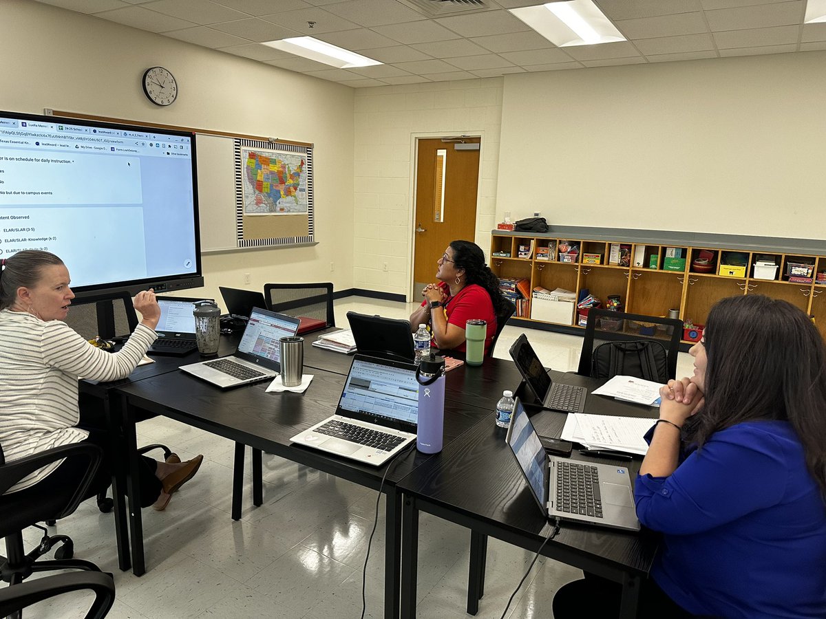 CC_Renteria's tweet photo. @LMerrettFWISD The campus leadership team jumpstarts the week with a strong and in sync plan for the week’s planning time with teachers! https://t.co/dWPdvOToKH