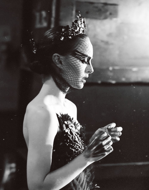 TheCinesthetic's tweet photo. Natalie Portman on the set of Black Swan https://t.co/BS6rqntPCx